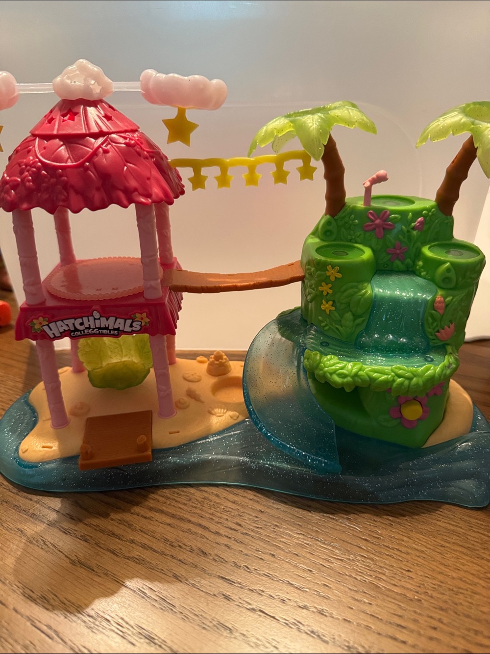 Hatchimals Colleggtible Tropical Island Party Set.